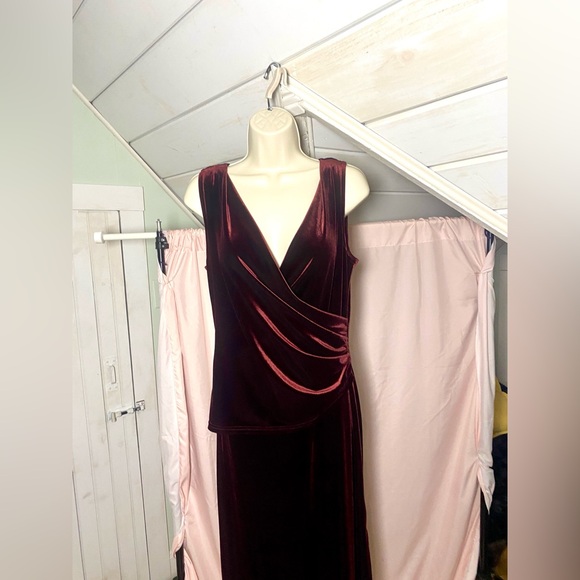 Georgiou Studio Burgundy Velvet Cocktail Dress V neck Side Slit Medium - Picture 5 of 16